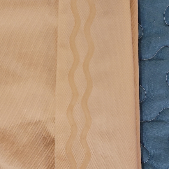 Empetua High-Waisted Shaper Shorts - Picture 6 of 6